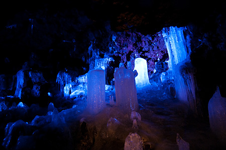 鳴沢氷穴【山梨県】