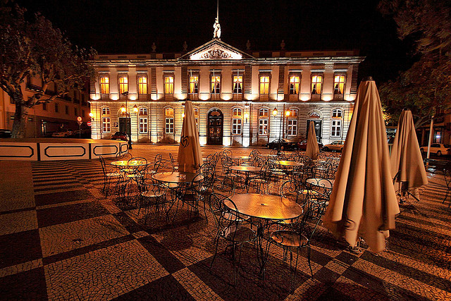アゾレス諸島のアングラ・ド・エロイズモの町の中心地区